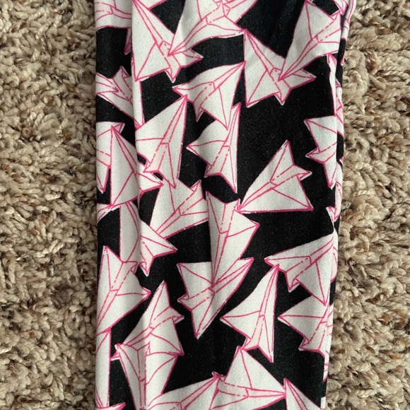 Incredibly unique paper airplane leggings. Great condition. - Picture 2 of 6